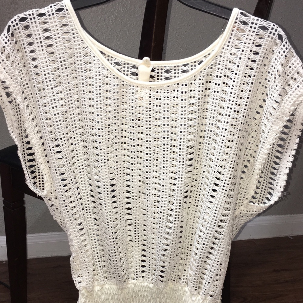 White Lace Batwing Shirt 💥NWOT💥